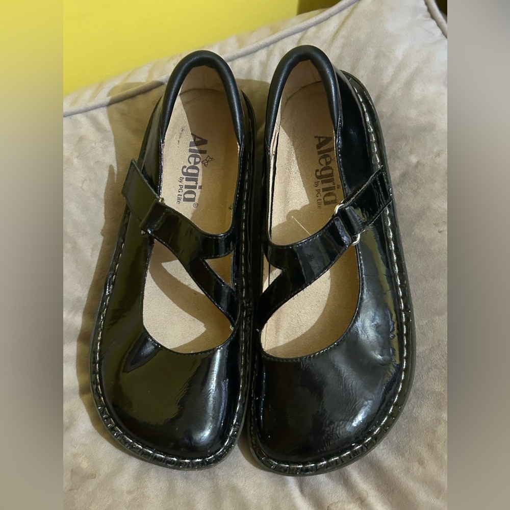 Alegria Shiny Black Mary Jane Flats
